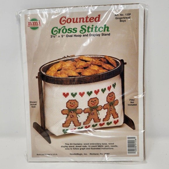NeedleMagic NMI Counted Cross Stitch Oval Hoop and Display Stand Gingerbread Men - Picture 3 of 5